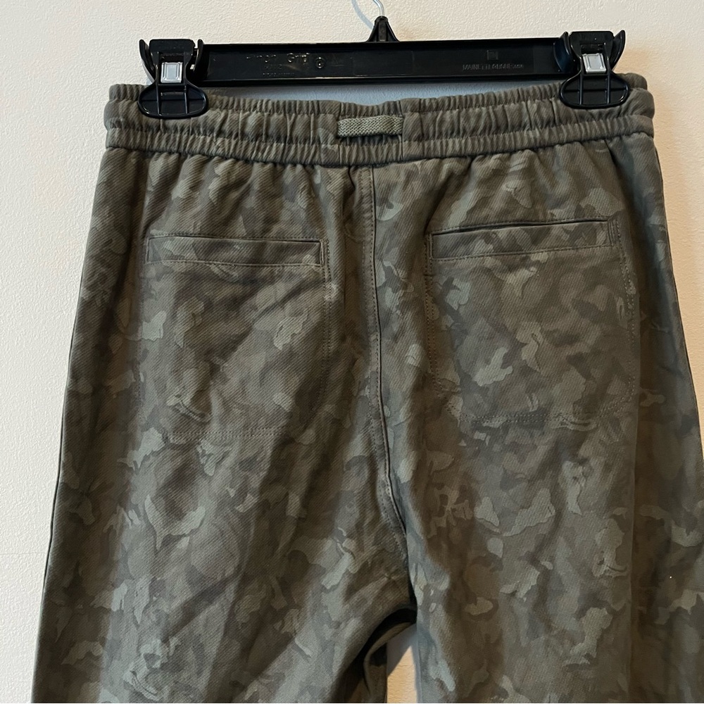 ATHLETA Printed Farallon Jogger Laurel Olive Camo - Picture 7 of 11